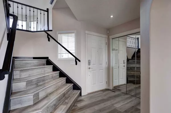 194 Somerglen WAY SW, Calgary, AB T2Y 4B3