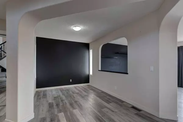 194 Somerglen WAY SW, Calgary, AB T2Y 4B3