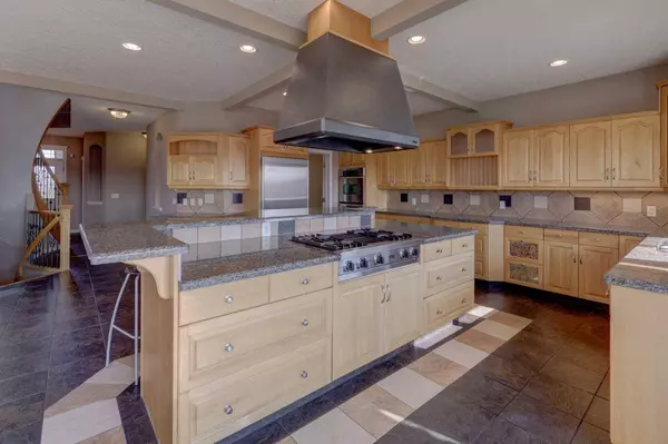 99 Hidden Creek PT NW, Calgary, AB T3A 6J7