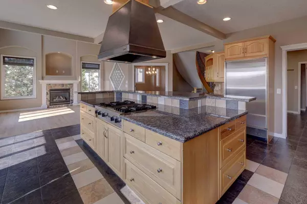 99 Hidden Creek PT NW, Calgary, AB T3A 6J7