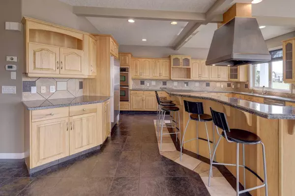 99 Hidden Creek PT NW, Calgary, AB T3A 6J7