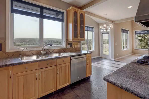 99 Hidden Creek PT NW, Calgary, AB T3A 6J7