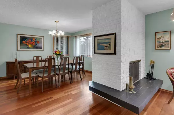 1801 Cayuga DR NW, Calgary, AB T2L 0N5