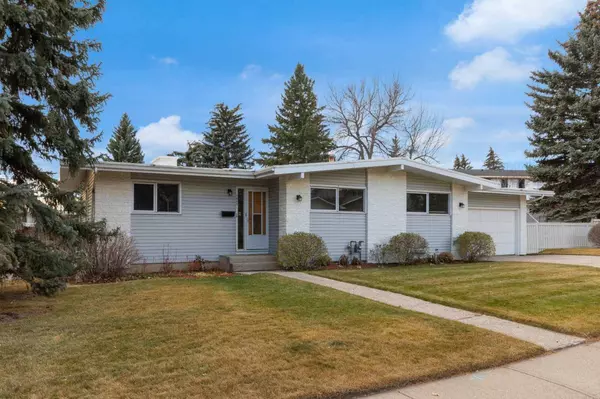 1801 Cayuga DR NW, Calgary, AB T2L 0N5