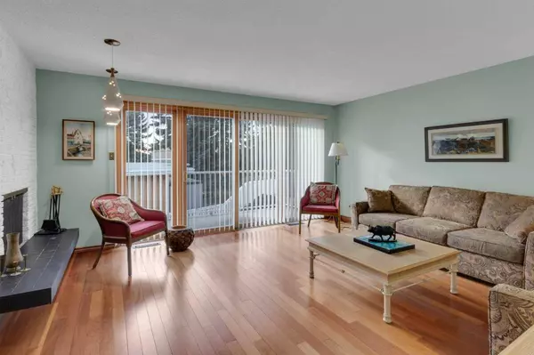 1801 Cayuga DR NW, Calgary, AB T2L 0N5