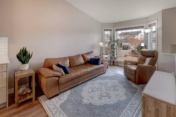 33 Willowbrook CRES NW, Airdrie, AB T4B 2S4