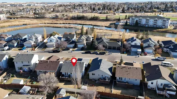 33 Willowbrook CRES NW, Airdrie, AB T4B 2S4