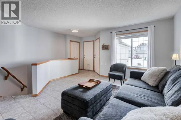 44 Somerglen Heath SW, Calgary, AB T2Y4A3