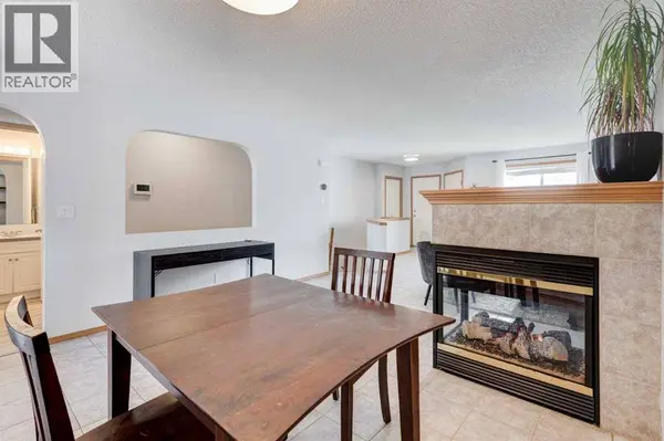 44 Somerglen Heath SW, Calgary, AB T2Y4A3