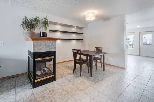 44 Somerglen Heath SW, Calgary, AB T2Y 4A3