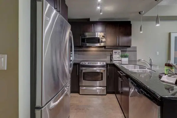 817 15 AVE SW #409, Calgary, AB T2R 0H8