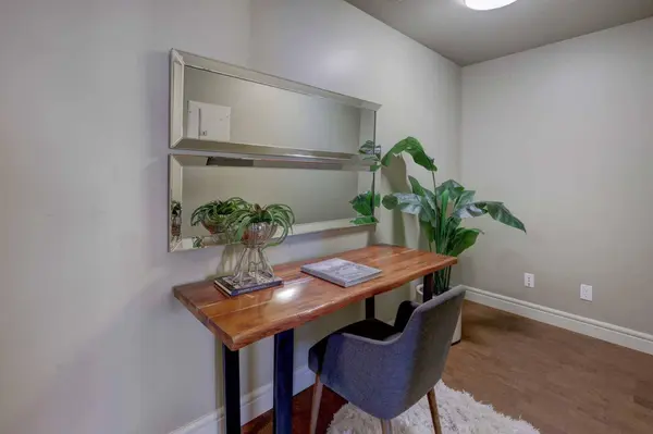 817 15 AVE SW #409, Calgary, AB T2R 0H8