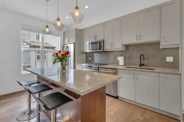 424 Quarry WAY SE, Calgary, AB T2C 5N4