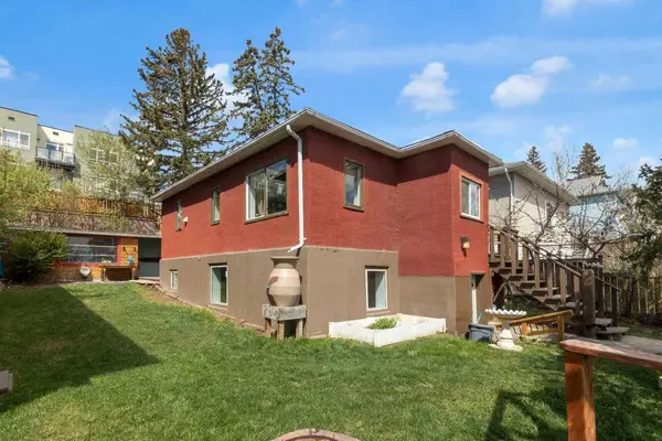 4007 Centre A ST NE, Calgary, AB T2E 3A7