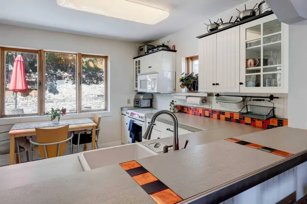 4007 Centre A ST NE, Calgary, AB T2E 3A7