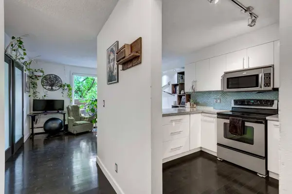 1904 10 ST SW #301, Calgary, AB T2T 3G1