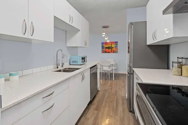 924 14 AVE SW #705, Calgary, AB T2R 0N7