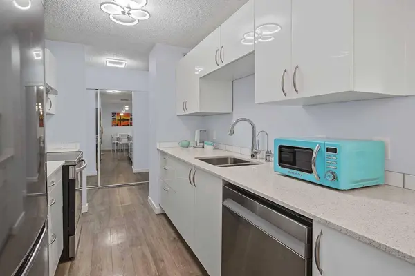 924 14 AVE SW #705, Calgary, AB T2R 0N7