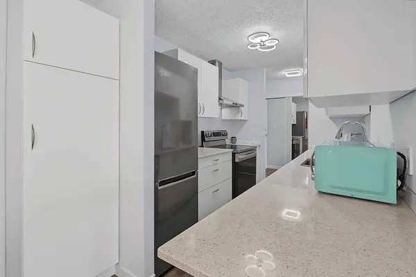 924 14 AVE SW #705, Calgary, AB T2R 0N7