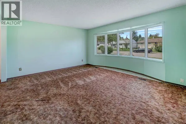 50 Thornlee Crescent NW, Calgary, AB T2K2W8