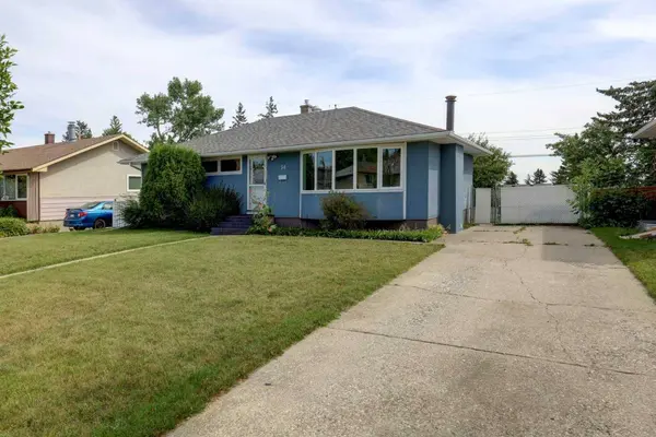 50 Thornlee CRES NW, Calgary, AB T2K 2W8