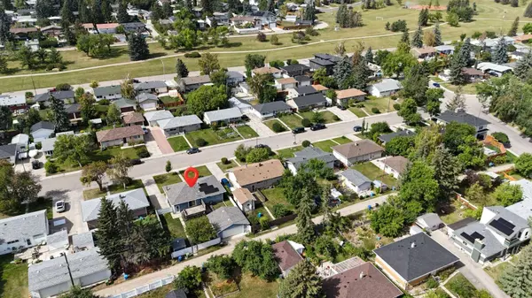 50 Thornlee CRES NW, Calgary, AB T2K 2W8