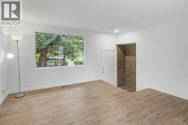 6304 28 Avenue NE, Calgary, AB T1K4K7