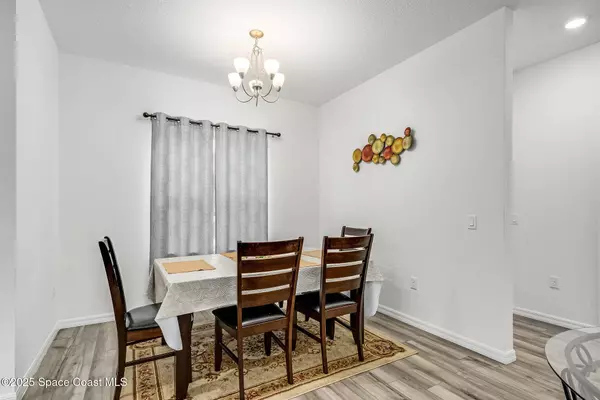 1717 Dalroy ST NW, Palm Bay, FL 32907