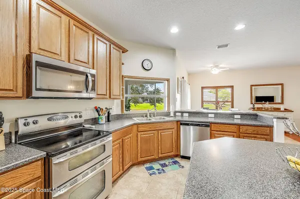 1137 Morgan CIR NE, Palm Bay, FL 32905