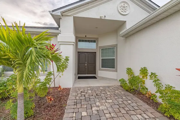 382 Eldron BLVD NE, Palm Bay, FL 32907