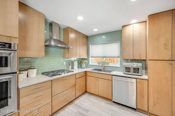 452 Cardinal DR, Satellite Beach, FL 32937