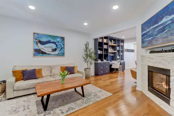 946 Camino De La Reina #17, San Diego, CA 92108