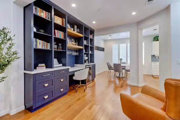 946 Camino De La Reina #17, San Diego, CA 92108