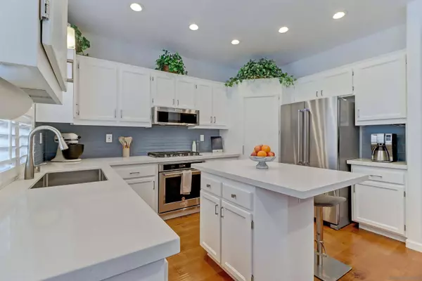 946 Camino De La Reina #17, San Diego, CA 92108