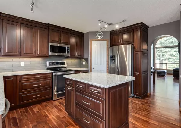 64 Hidden Ridge Close NW – Executive Living in Hidden Valley