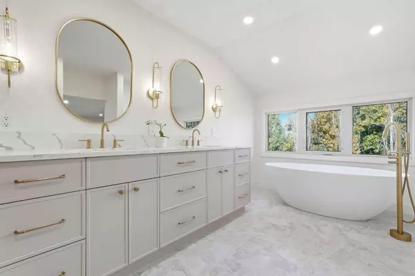 1016 Mapleglade Drive SE — Maple Ridge, Calgary