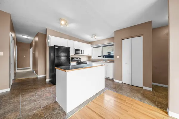 7515 Huntervalley Rd NW, Calgary, AB T2K 4K9