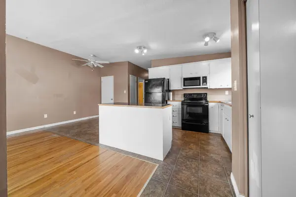 7515 Huntervalley Rd NW, Calgary, AB T2K 4K9