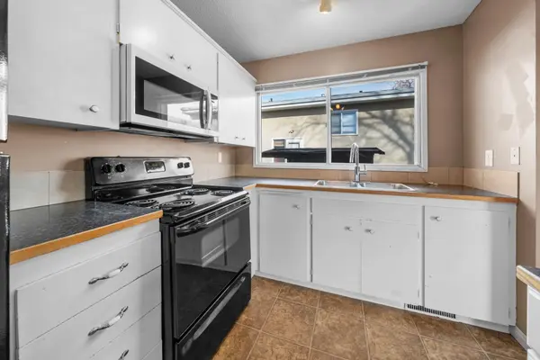 7515 Huntervalley Rd NW, Calgary, AB T2K 4K9