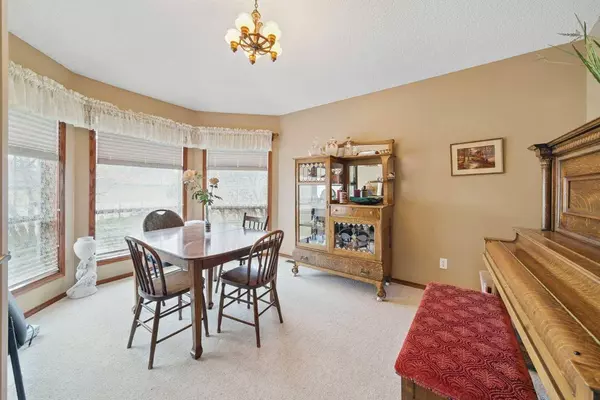 159 Lakeside Greens CT, Chestermere, AB T1X 1C7