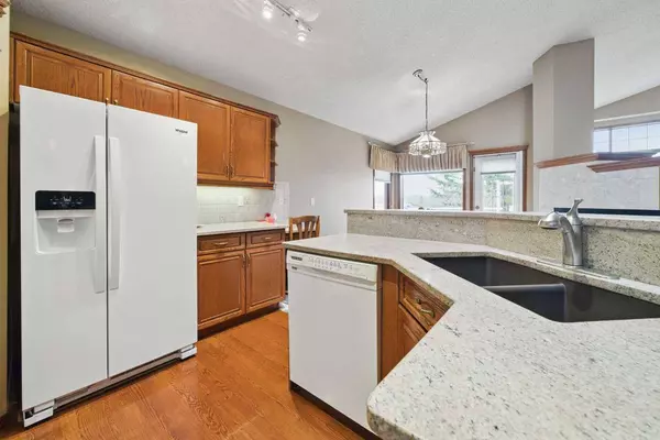 159 Lakeside Greens CT, Chestermere, AB T1X 1C7