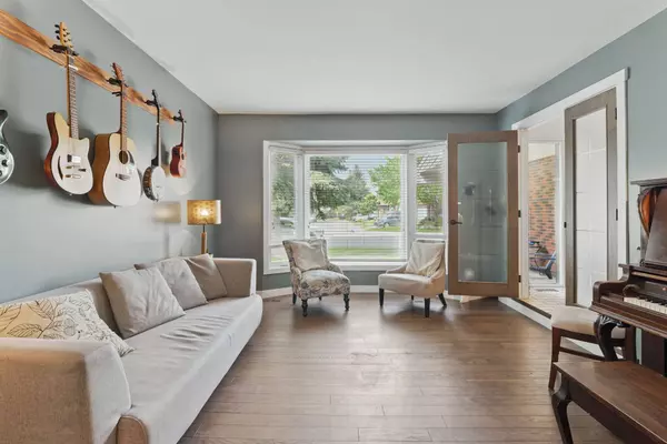 74 Deermont Rd SE, Calgary, AB T2J 5T5