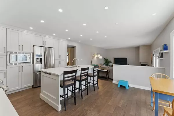 74 Deermont Rd SE, Calgary, AB T2J 5T5