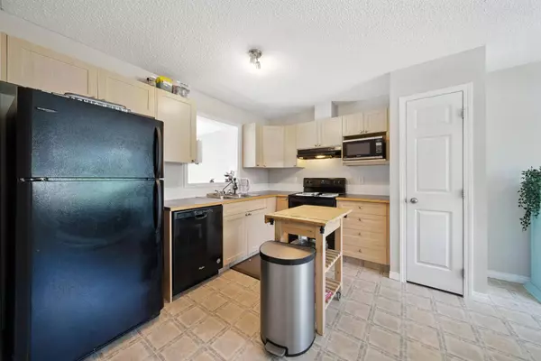 143 Copperfield Ln SE, Calgary, AB T2Z 4S9