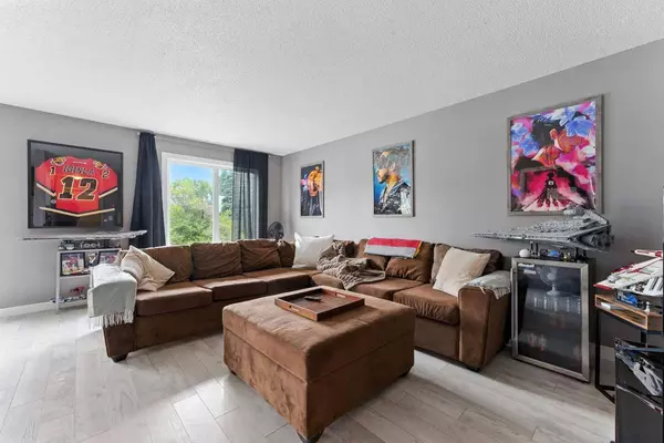 125 10 AVE NE #1, Calgary, AB T2E 0W8