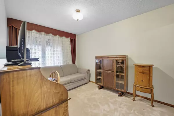 311 Whitman Pl NE, Calgary, AB T1Y 4T2