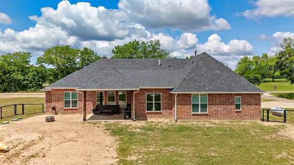 174 Rs County Road 3160, Emory, TX 75440