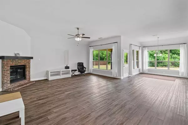 4919 Elizabeth Way, Lone Oak, TX 75453