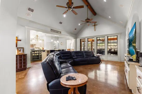 304 County Road 2311, Mineola, TX 75773