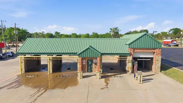 319 W Lennon Drive, Emory, TX 75440